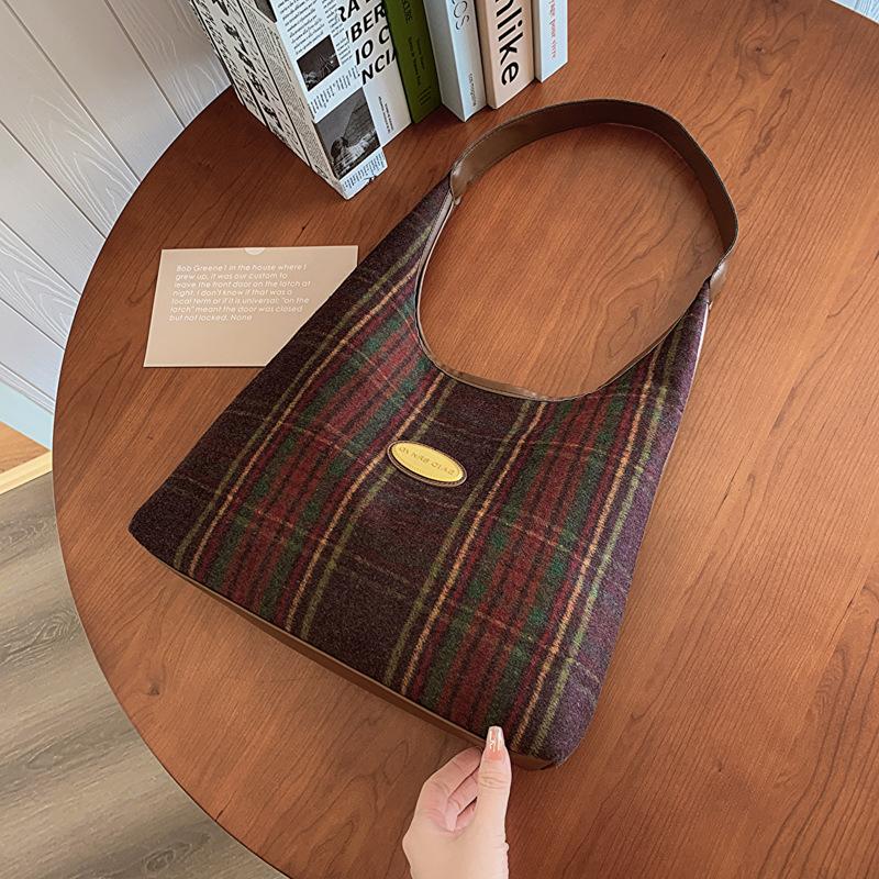 Retro Woolen Plaid Large-capacity Shoulder Bag Women's 2025 Autumn and Winter New Versatile Underarm Tote Bag