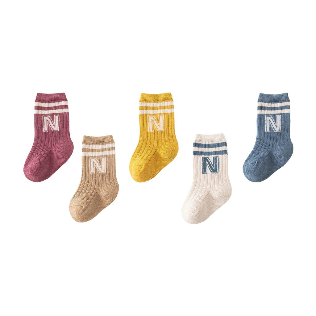5/6 Paar Baumwolle Buchstaben Säuglings Jungen Socken Hohe Qualität Atmungsaktiv Lässig Baby Jungen Mittelrohrsocken Kinder Jungen Weißes Socken-Set