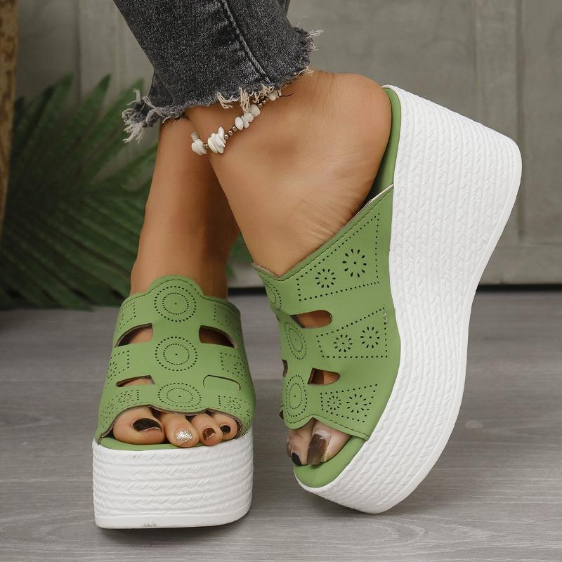 Large-size Platform Slippers for Women, New Arrivals in Spring and Summer, Fashionable and Versatile, Comfortable and Lightweight.