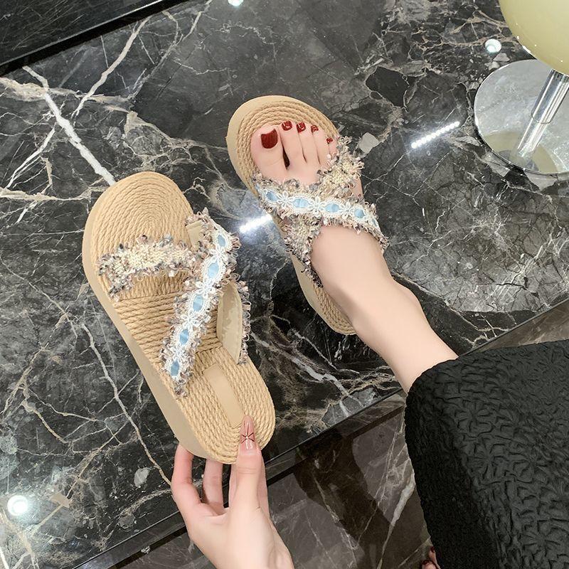 Fashion versatile comfortable slippers women's beach slippers 2025 small fragrance thick bottom cross cool slippers women's outer wear