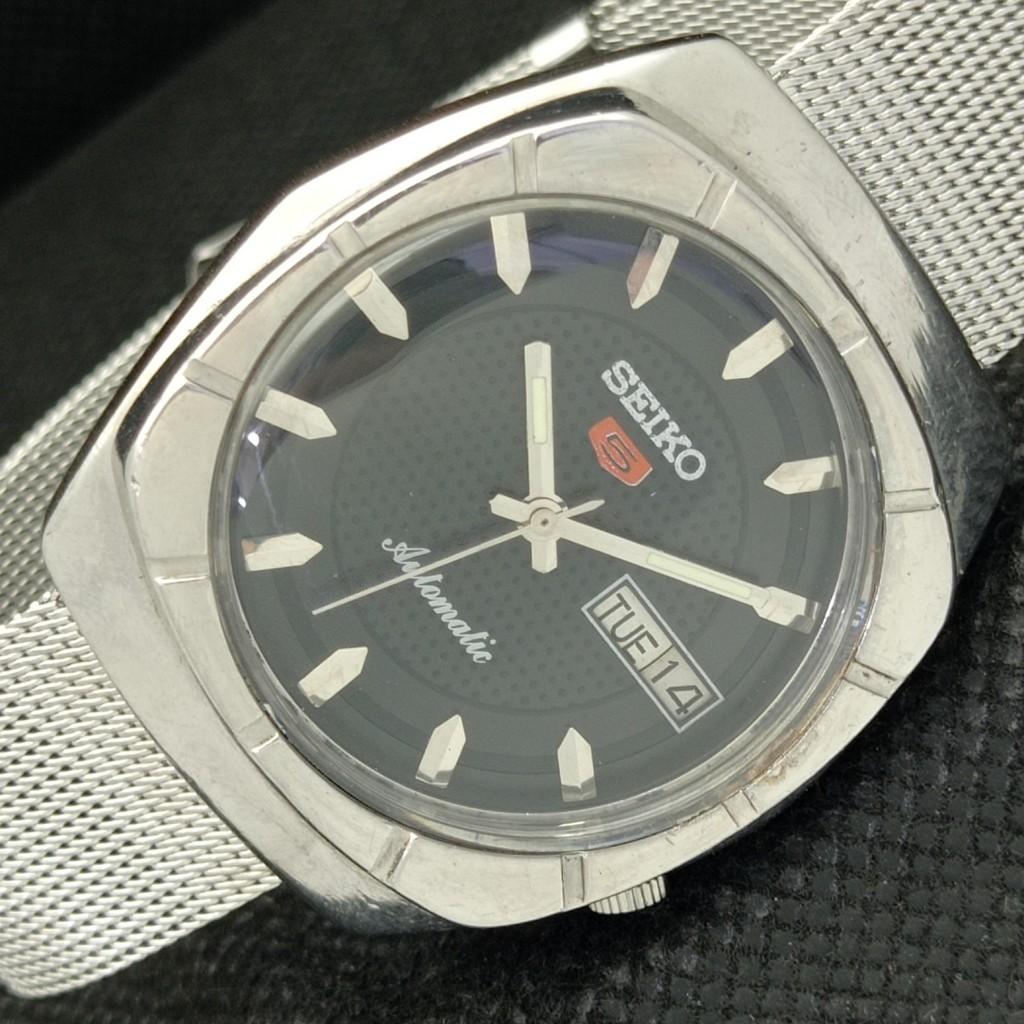 

Б/У винтажные часы SEIKO 5 AUTOMATIC 7009A JAPAN MENS D/D BLACK WATCH 588a-a310163-2 SKU588a-a310163