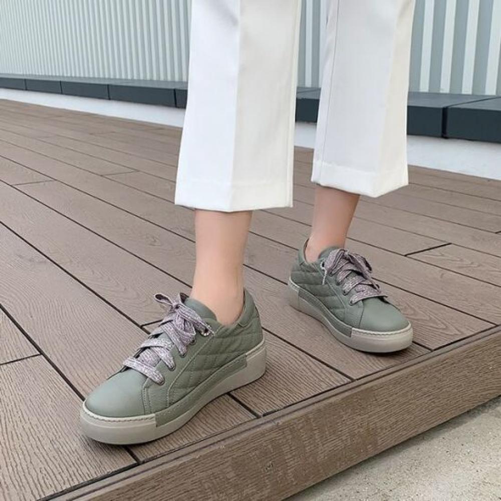 Jisyu Women Genuine Lambskin Quilted Platform Sneakers