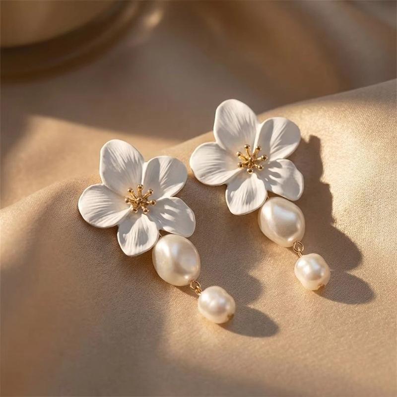 Elegant Baroque Imitation Pearl White Flower Drop Earrings For Women Dainty Dangle Earrings Banquet Party Jewelry Gift