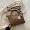 Winter New Women's Bag 2026 High-end Fashi Bucket Bag Handbag New Commuting Versatile Basket Bag