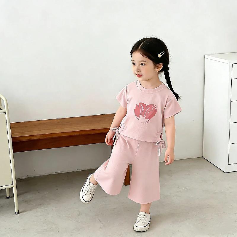 Korean Summer Girls' Sweet T-shirt & Stylish 7-Point Pants Set - Short Sleeve Children's Wear Two-Piece