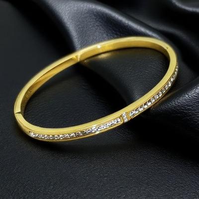 Luxury Stainless Steel Bracelet with Diamond Buckle, Starry Design, Colorfast, High-End Titanium Steel for Women