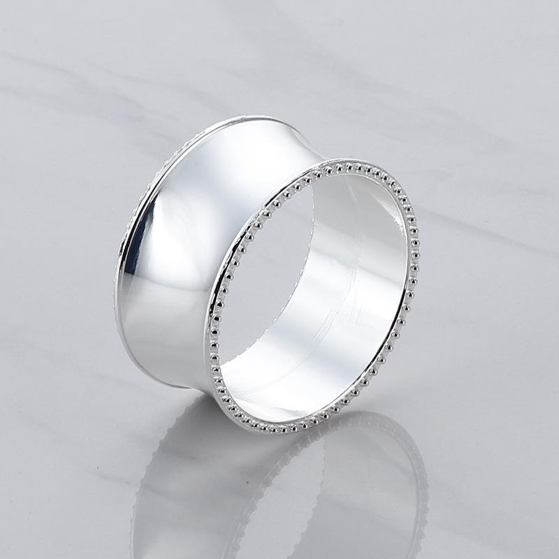 Elegant Metal Napkin Ring for Table Setting Décor
