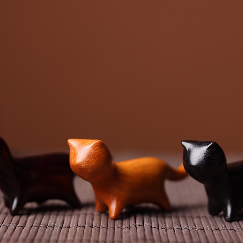 Hand-Carved Sandalwood Walking Cat Ornament - Cute Kitten Creative Rosewood Decoration Craft Gift
