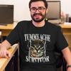 Bauchschmerzen Überlebender Katze Meme Lustiger Spruch Katzen Tiere T-Shirt Sommer Reine Baumwolle T-Shirts für Herren Trendiges Lässiges T-Shirt
