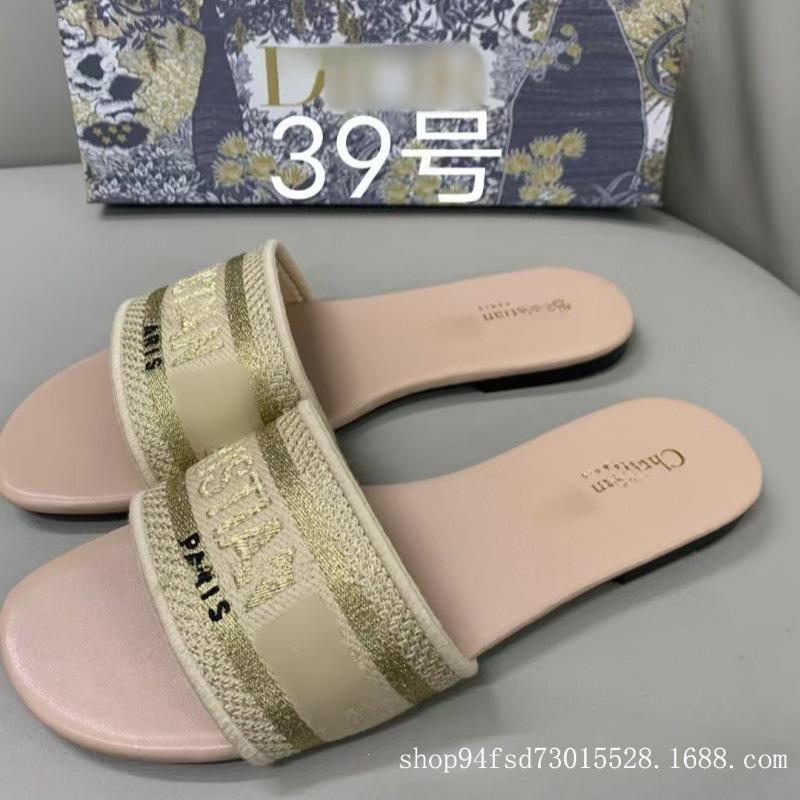 This Board Shoes Jacquard Embroidered Women's Slippers Classic Casual One-letter Flat Slippers