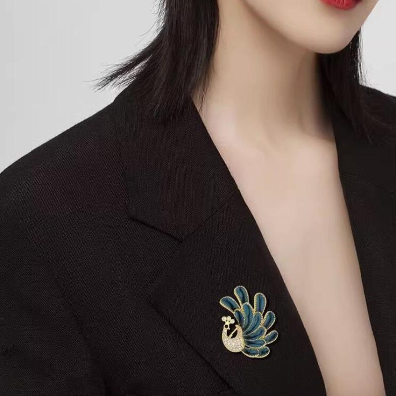 Colorful Retro Peacock Brooch Creative Animal Pin Dazzling Unique Jewelry Accessories Party Daily Decoration Gift
