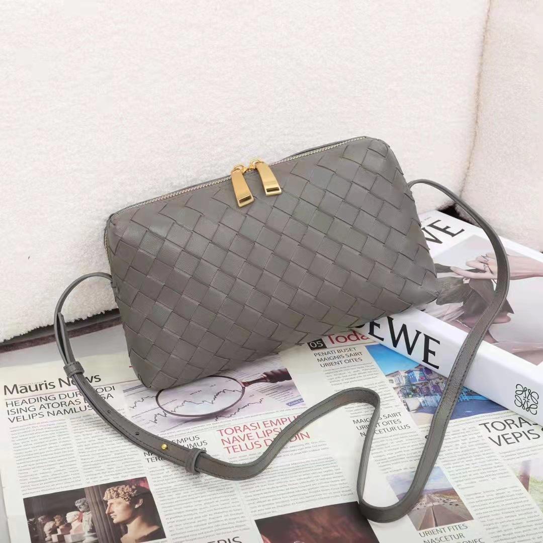 

Сумка Baodijia Same Sheepskin Handmade, квадратная, на одно плечо, сумка через плечо, модная, классическая, универсальная, трендовая сумка 28x4x15 темно серый