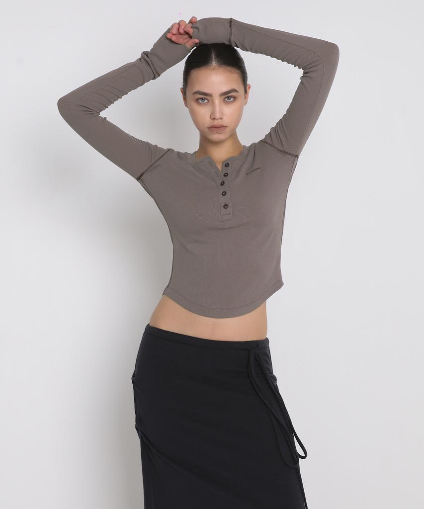 Saendeulig Henley Neck Button Basic T-Shirt_Brown