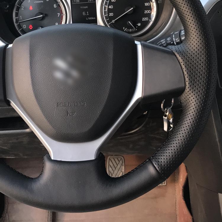 Ručne šitý poťah volantu z pravej kože pre Suzuki Vitara