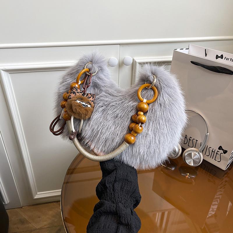 Niche design foreign style personalized shoulder bag fashion trend new bag 2025 autumn and winter women's armpit bag