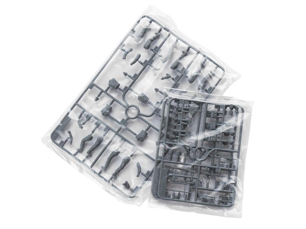 Tamiya 1/35 Military Miniature Series No. 221 British Army Infantry Patrol Set Plastic Model 35223