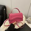 Personalized trend contrasting colors, fashionable and simple 2025 summer indentation new single shoulder oblique span portable small square bag