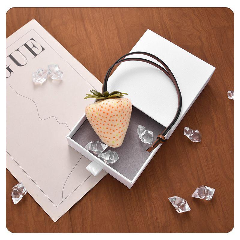 Christmas new strawberry bag pendant three-dimensional resin cute mobile phone lanyard keychain jewelry accessories bag pendant