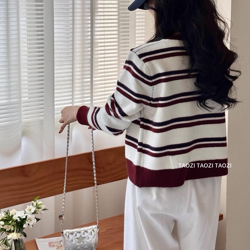 A Retro Striped Color-blocking Sweater Cardigan for Women, A Soft, Loose and Casual Short Top for Petite Women in Autumn and Winter