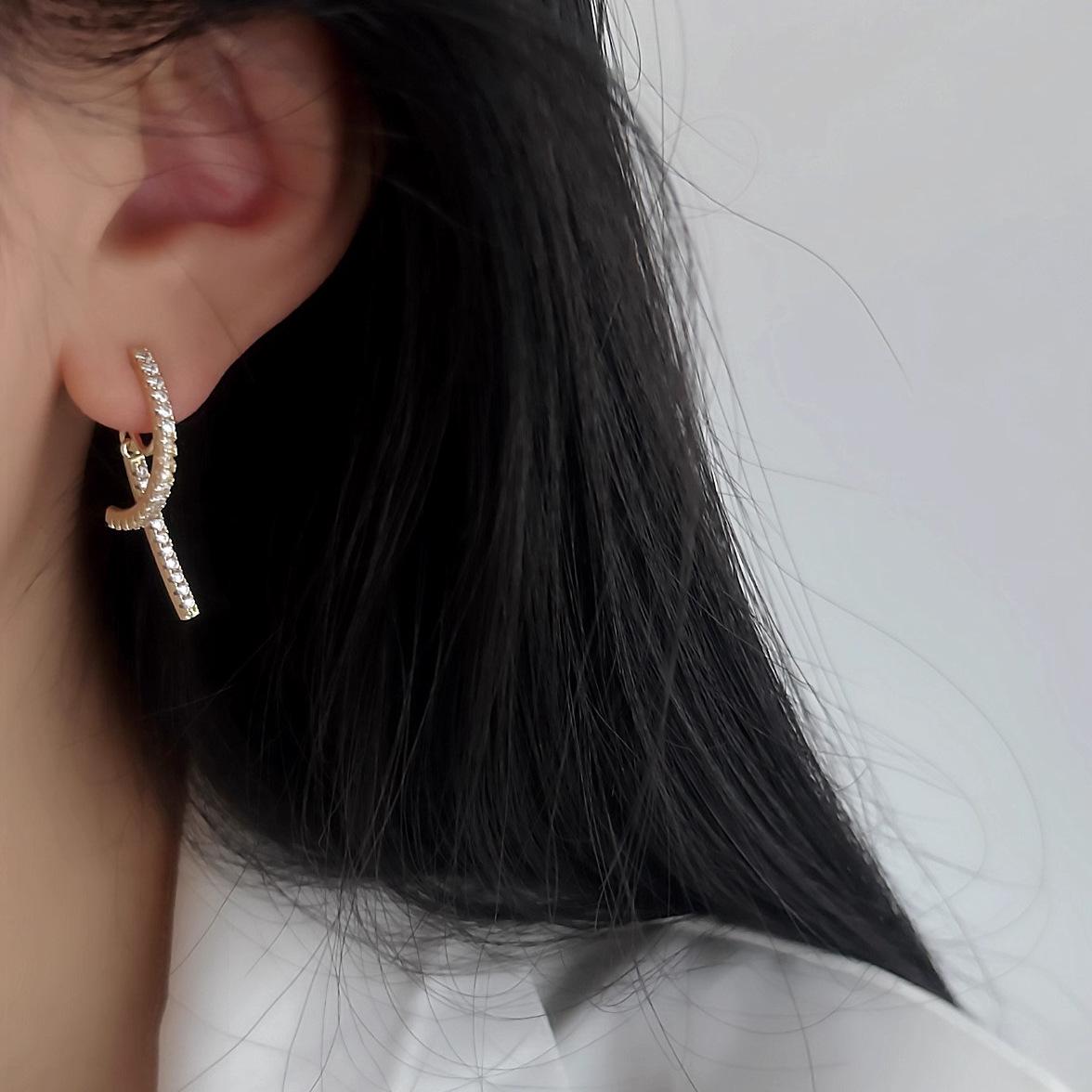 Korean Micro-Paved Diamond Ear Clip Earrings for Women, No-Pierce Slimming Cross Drop Accessories