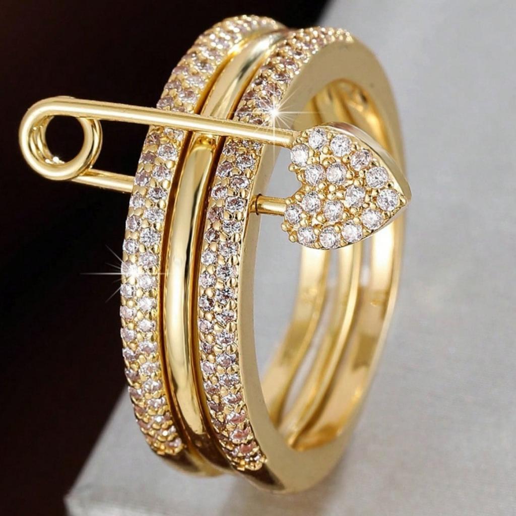 A Three-Ring Stacked Paper Clip Ring, Copper Imitation Faded, Fashionable and Simple for Women To Wear