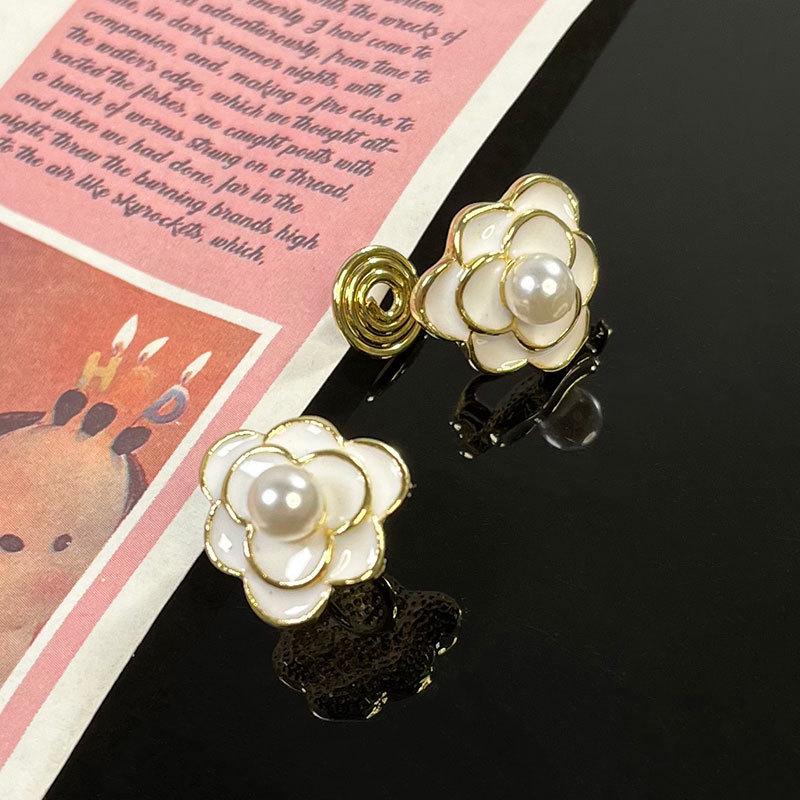 Korean Style Retro Pearl Ear Clip for Women - Mosquito Coil Holder, No Piercing, High-End, Fashionable and Versatile Luxury Earrings