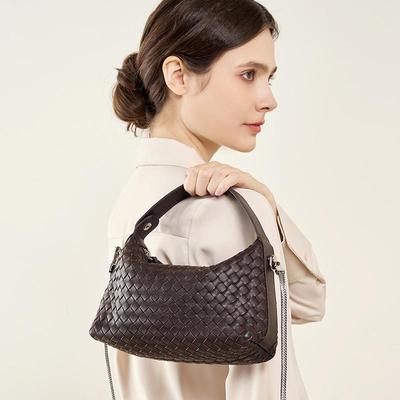 2024 Gewebte Knödeltasche aus echtem Leder – Schaffell-Ketten-Messenger-Kissen-Handtasche für Damen