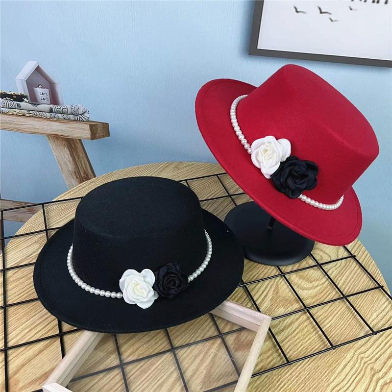 Elegant Retro British Hepburn Style French Pearl Chain Flower Wool Flat Felt Hat Fashion Women's Banquet Top Hat