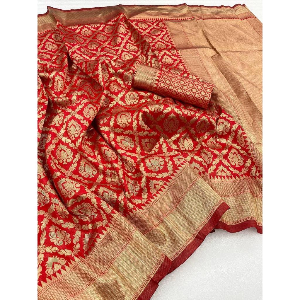 This beautiful saree is elegantly decorated with gorgeous Solid Jacquard weave that gives a perfect look to the outfit.