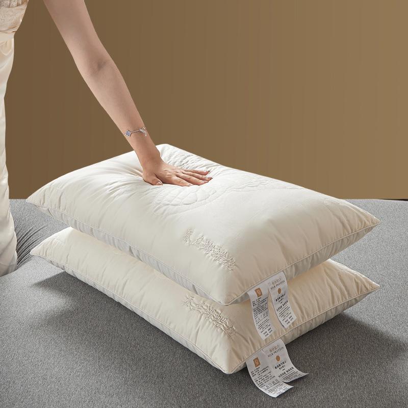 A-klasse Vlinder Zijde Geborduurde 3D Katoenen Hotelkussen - Moeder-Baby Kwaliteit