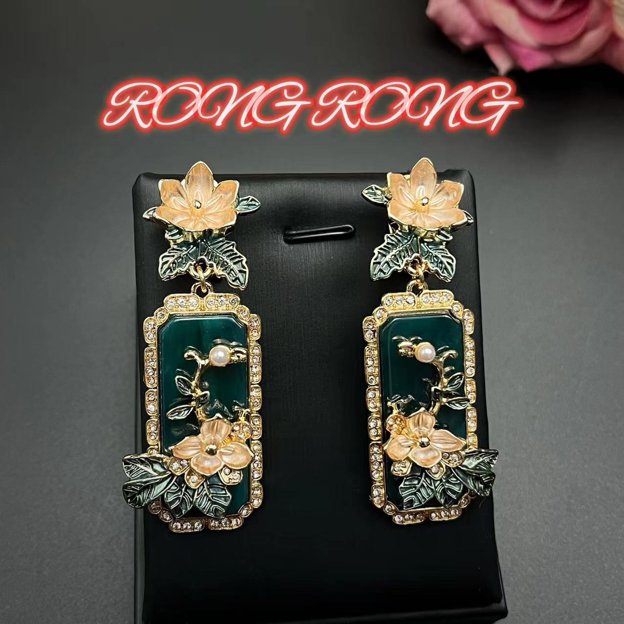 Средневековые винтажные имитация нефрита резное стекло жемчуг антикварные серьги высококлассный темперамент ретро серьги серьги