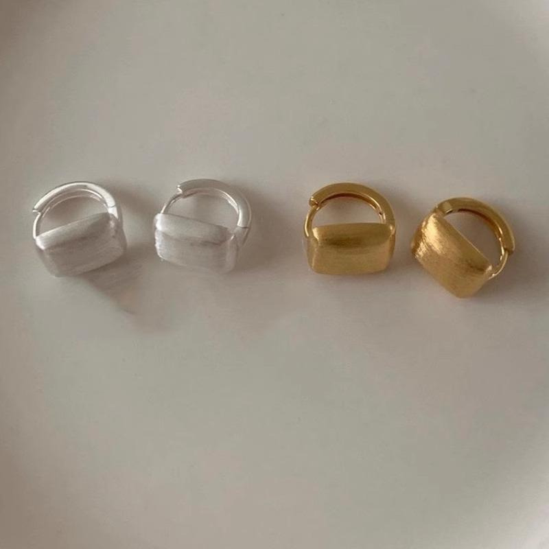 Retro Minimalist Small Earrings Female Small Brushed Square Earrings Cold Wind Fashion Temperament Fashion Tide Elegant Accessories Classic Jewelry