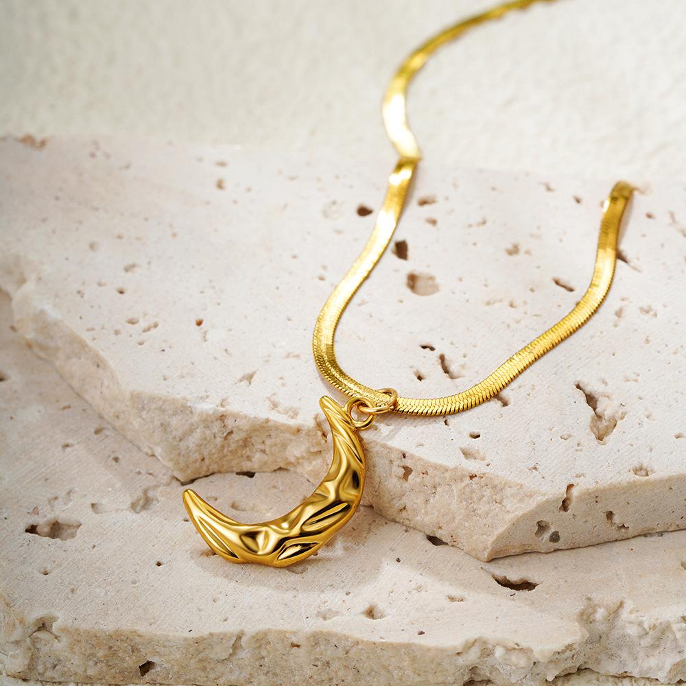 Stainless Steel 18K Gold Moon Pendant Necklace Simple Snake Bone Chain Collarbone Chain Round Square Tag