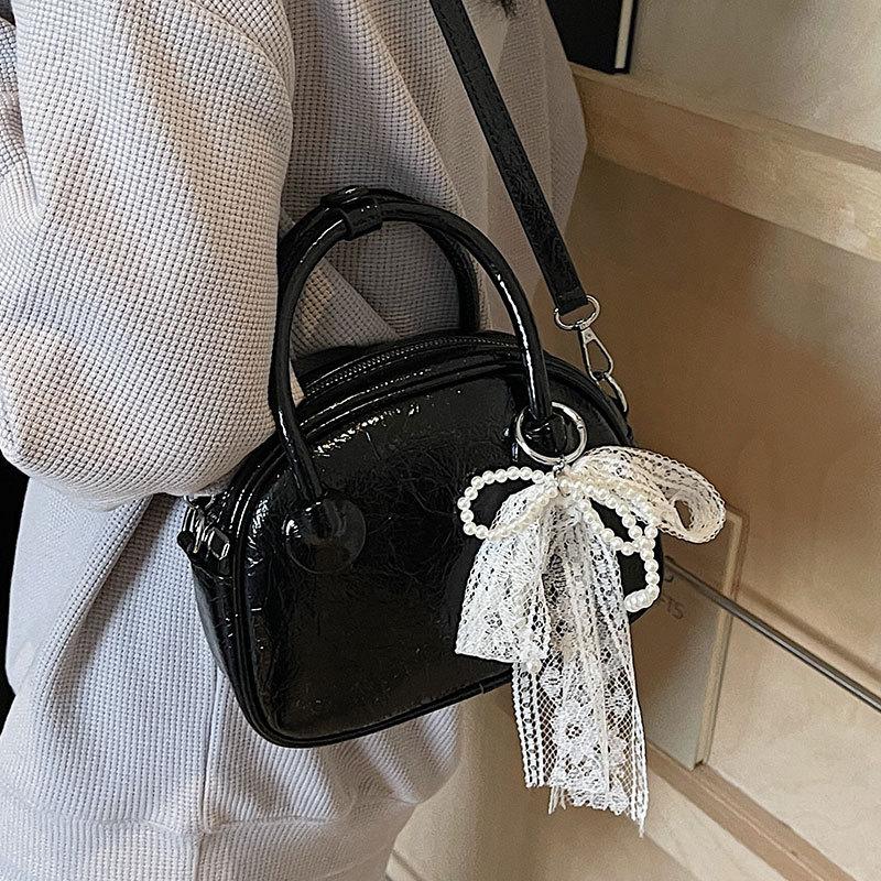 New product simple, fashionable and high-quality portable pillow bag women's spring and summer new product foreign style versatile casual messenger ba