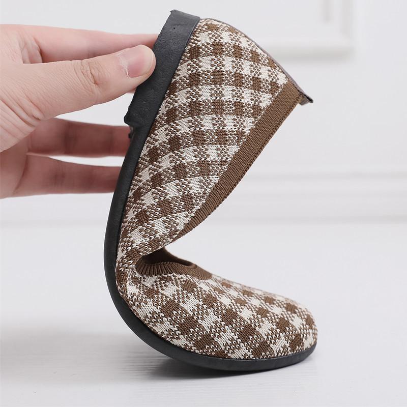 Breathable and Comfortable Old Beijing Cloth Shoes, Casual Slip-on Shoes for Women, Mother's Shoes, Fashionable Flying Woven Cloth Shoes
