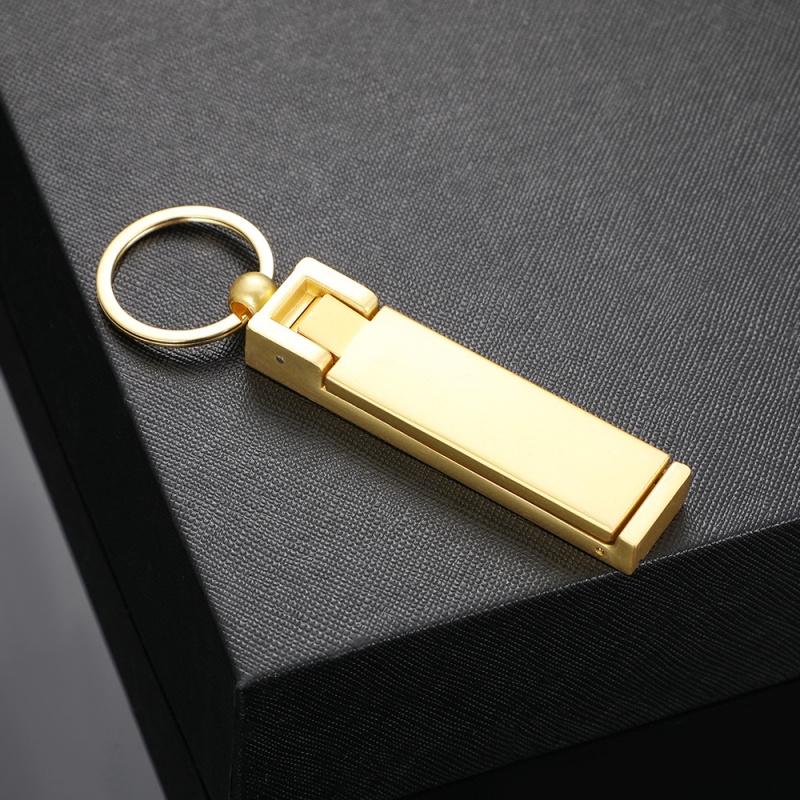 

A Versatile Handbag Hook That Doubles As a Phone Holder, Perfect for Stylish Women. This Metallic Desktop Accessory Makes золотистый