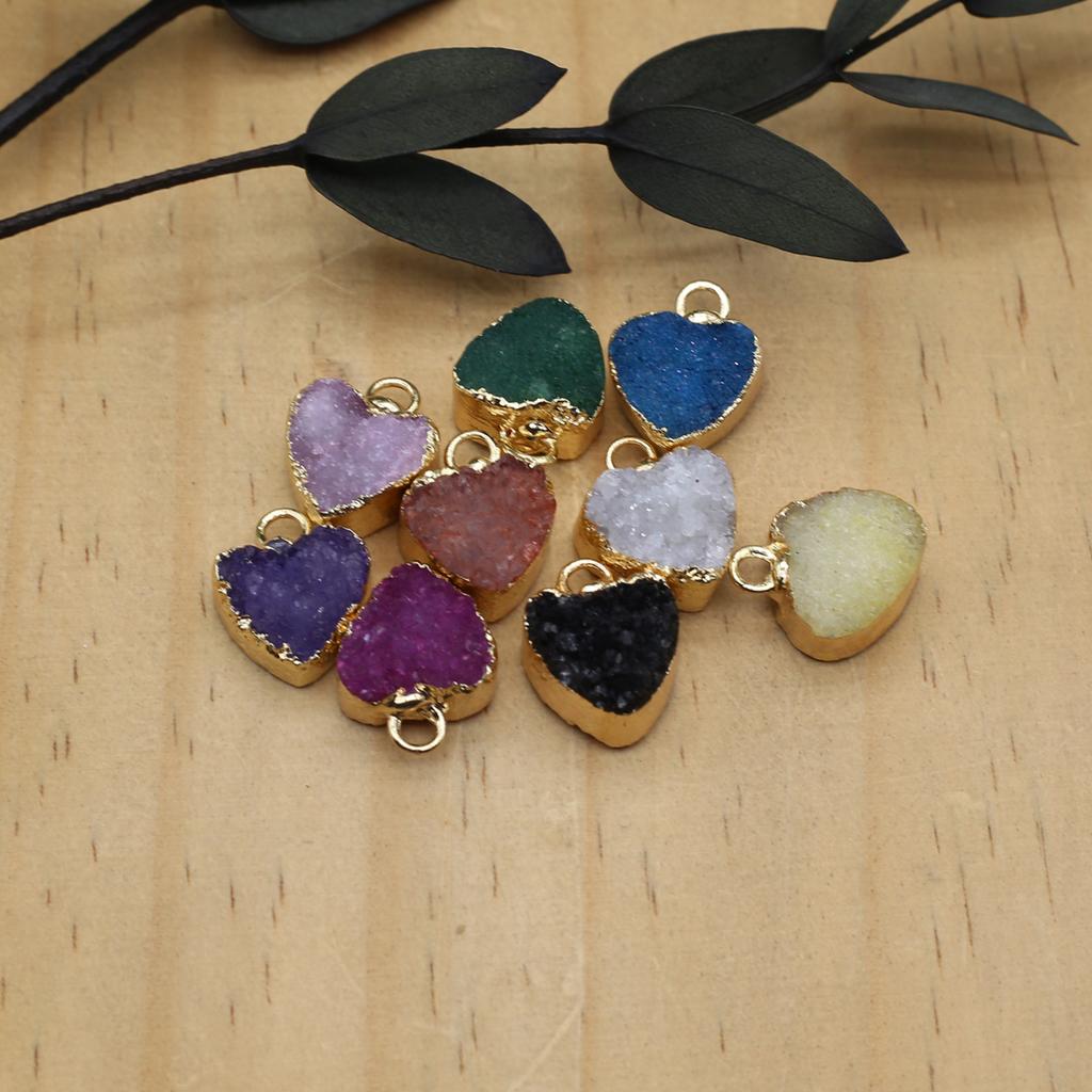 1 szt. Mały kamień naturalny Złoty owinięty brzeg wisiorek Kształt serca Kryształowy pączek Charms do wyrobu biżuterii Naszyjnik DIY Bransoletka Akcesoria do kolczyków 12 mm