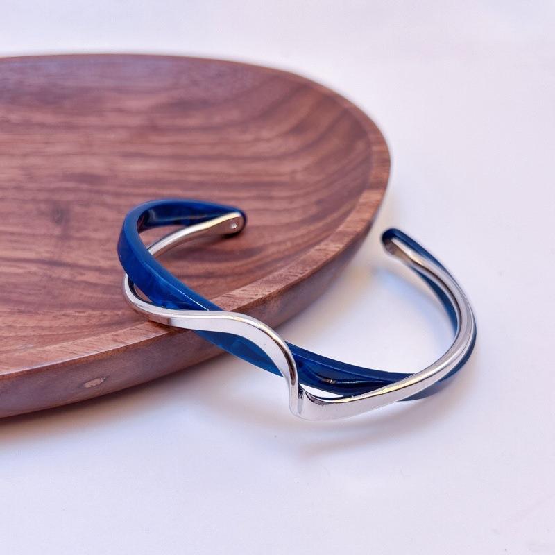 Eco-Friendly Light Luxury Acrylic Bracelet, Curved Metal Texture Ins Fashion Jewelry