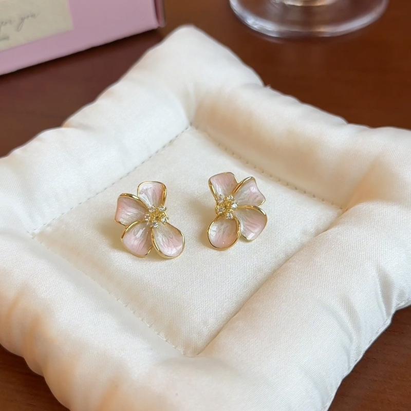 Elegant French Retro Pink Four-Petal Flower Stud Earrings - Versatile & Fashionable