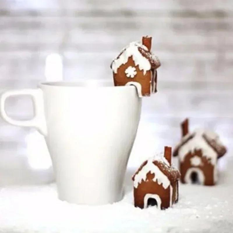 2025 Hot Sale 3 Pcs Creative Christmas Gingerbread House Cookie Cutter Lovely House Handmade Diy Stainless Steel Cookie Molds