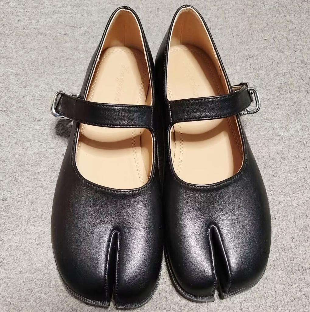 Niche split-toe shoes women's tabi new retro one-button pig's trotters Mary Jane shoes flat-bottomed shallow single shoes loafers