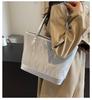 2025 Women's Large-Capacity High-End Fashion Tote: Autumn/Winter Single-Shoulder Versatile Commuter Bag