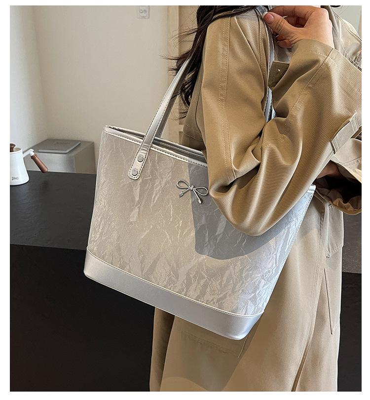 2025 Women's Large-Capacity High-End Fashion Tote: Autumn/Winter Single-Shoulder Versatile Commuter Bag