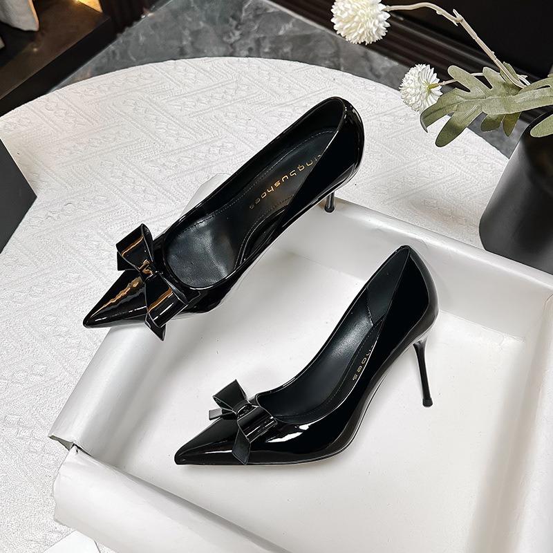 A pointed high heels women's thin heels New year's spring and autumn new niche bow black patent leather single shoes