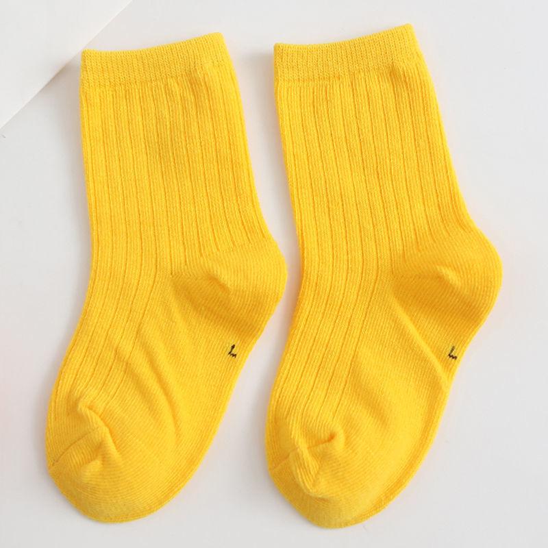 Frühling Herbst neuer Stil Kindersocken gekämmte Baumwolle farbige Süßigkeiten mittellange Baumwollsocken für Jungen Mädchen niedliche Studentensocken