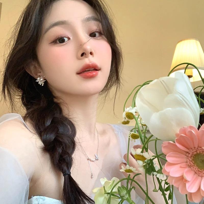 Female Spring Niche Temperament Atmospheric Flower Cluster Earrings