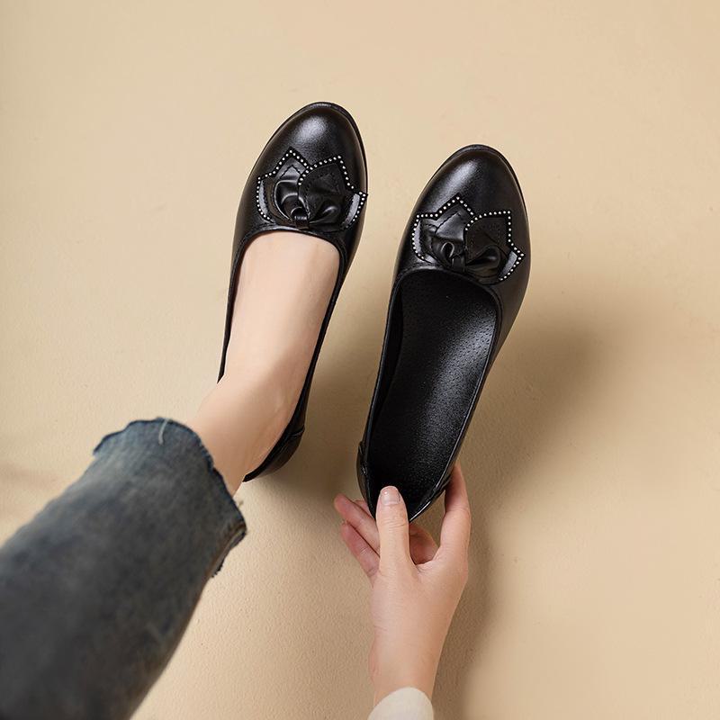 Dámská pohodlná obuv z měkké kůže, která neklouže