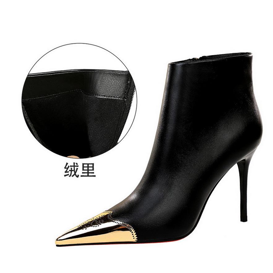 

Стильные и сексуальные короткие сапоги на тонком каблуке с застежкой-молнией сбоку и металлическим носком и ботильоны 40