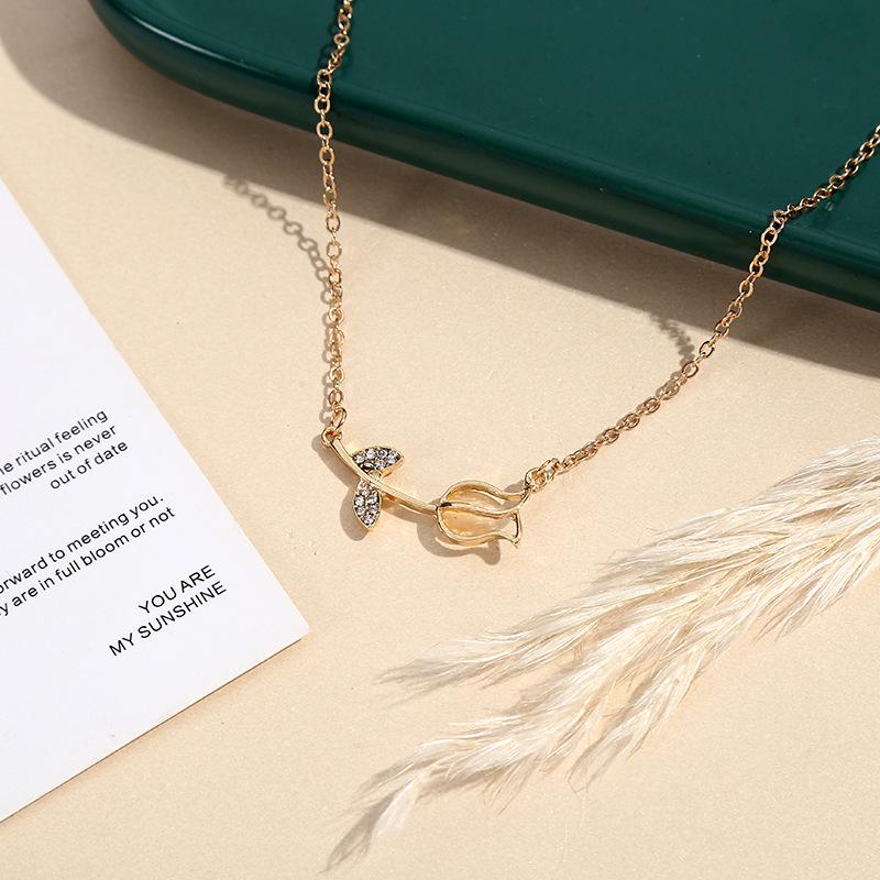 Chalcedony Tulip Clavicle Necklace: Elegant Cat's Eye Pendant, Perfect Birthday Gift for Women