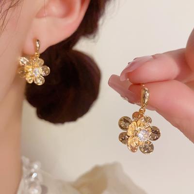 Exquisites Design Metallblumen-Hängeohrringe für Damen Zirkonkristall-Hängeohrringe Punk Party Ohrschmuck Persönlichkeitsgeschenke